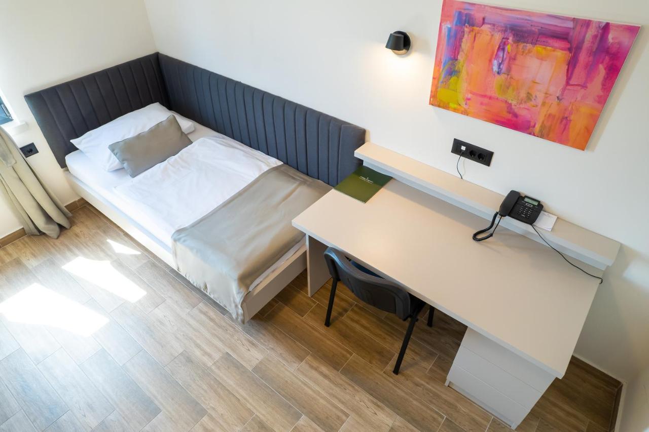 Hotel Verde Podgorica Esterno foto