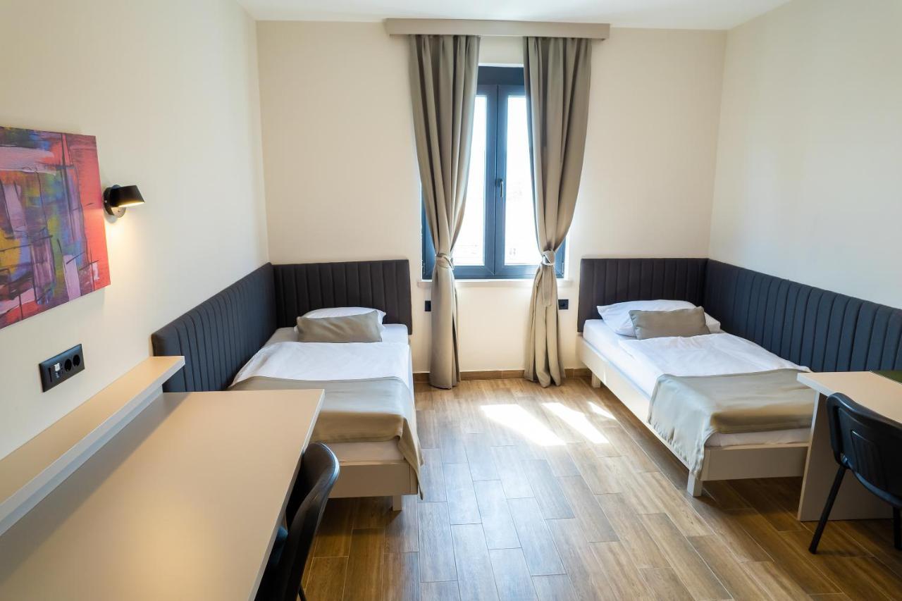 Hotel Verde Podgorica Esterno foto