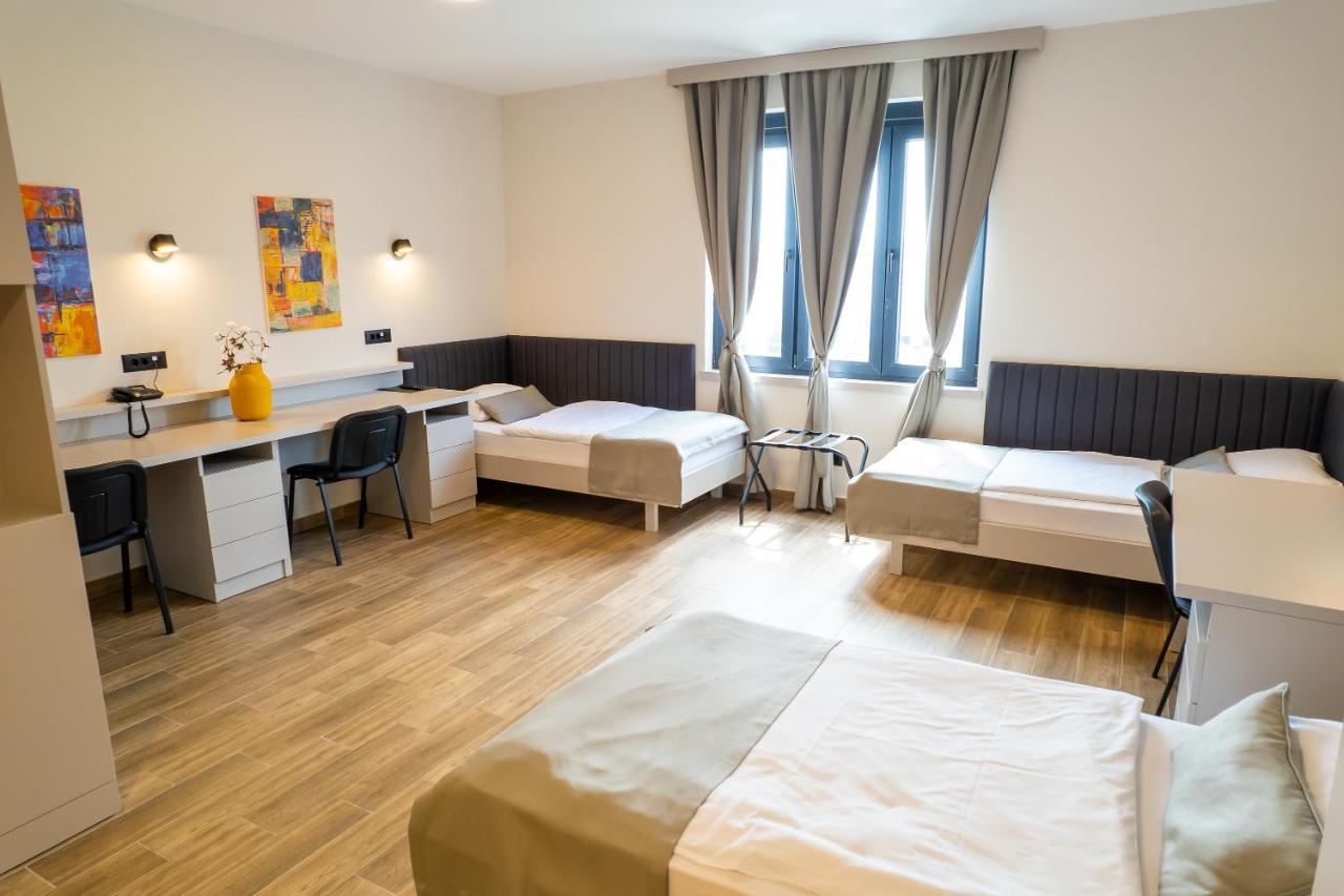 Hotel Verde Podgorica Esterno foto